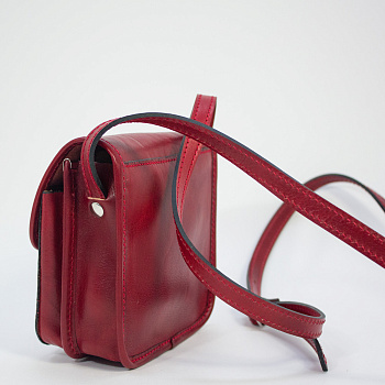 Красные женские сумки через плечо  - фото 12