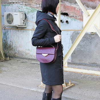 Фиолетовые женские сумки через плечо  - фото 6