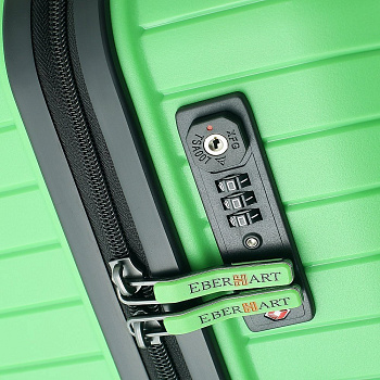 Зелёные пластиковые чемоданы  - фото 99