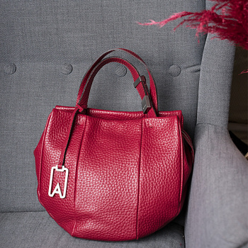 Красные женские сумки-мешки  - фото 9